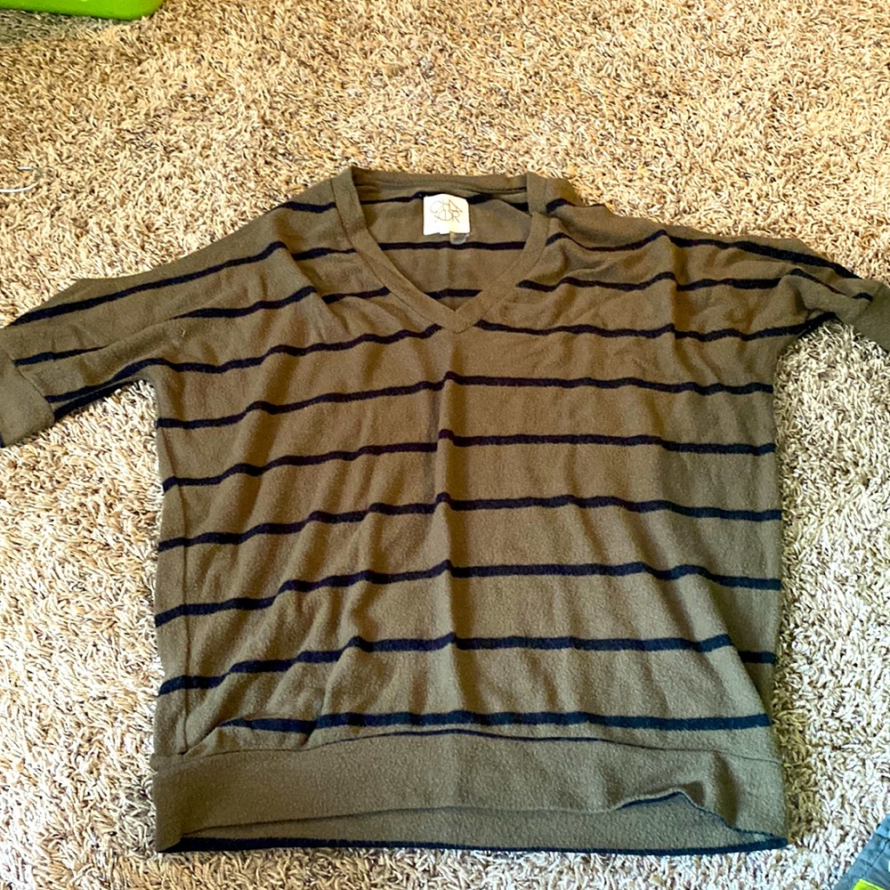 Chaser open shoulder, v-neck